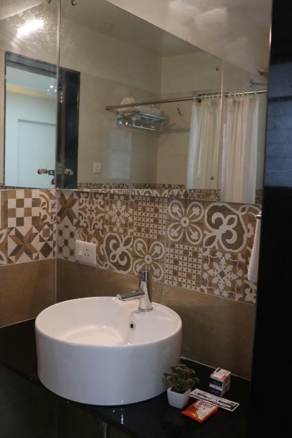 Emerald Vista Luxury Suites Пуне Екстер'єр фото